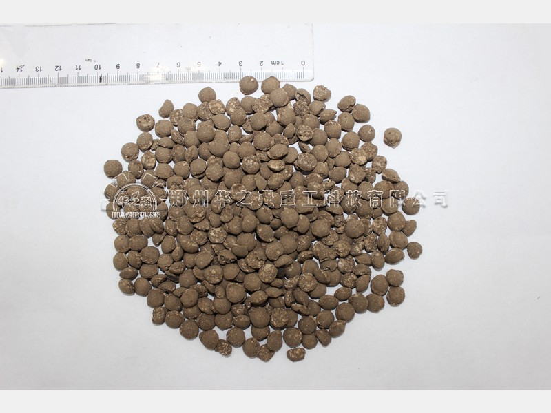 雞糞對(duì)輥顆粒 .JPG